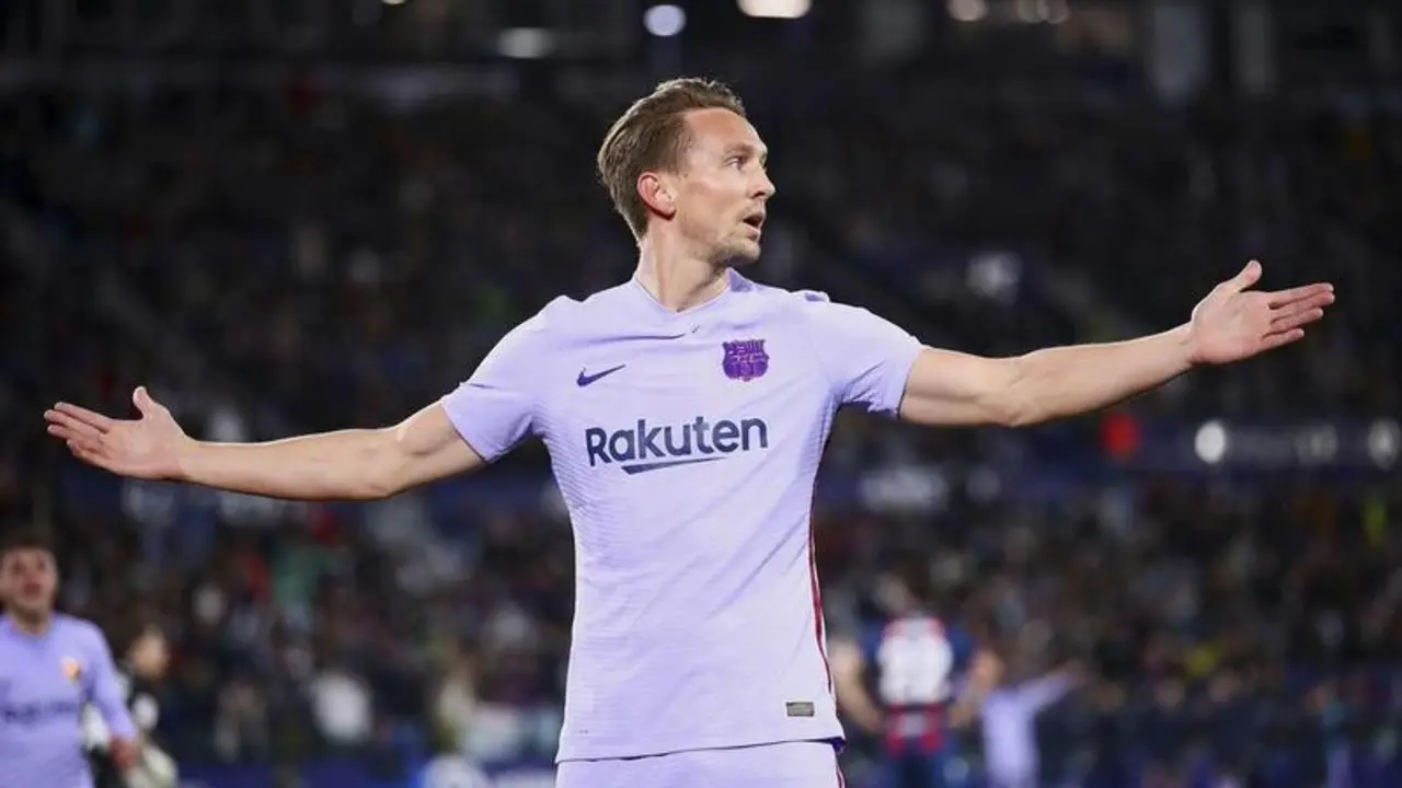 <p> Luuk de Jong celebrando el gol de la victoria del Barcelona </p>