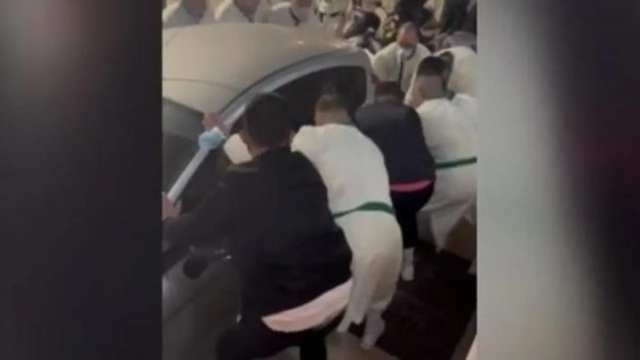 <p> 53C0EED3-B3D3-4E16-ACC0-69C3CA06ADCE </p>