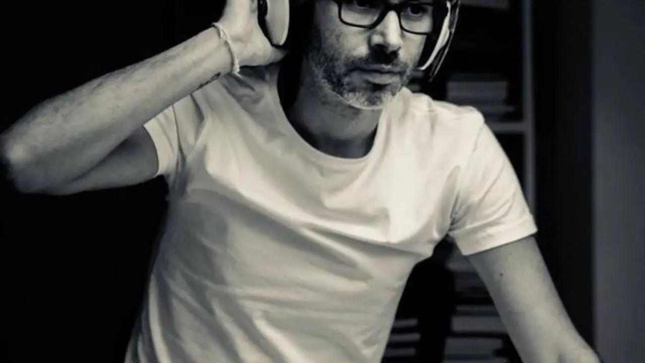 <p> Facebook James Rhodes </p>