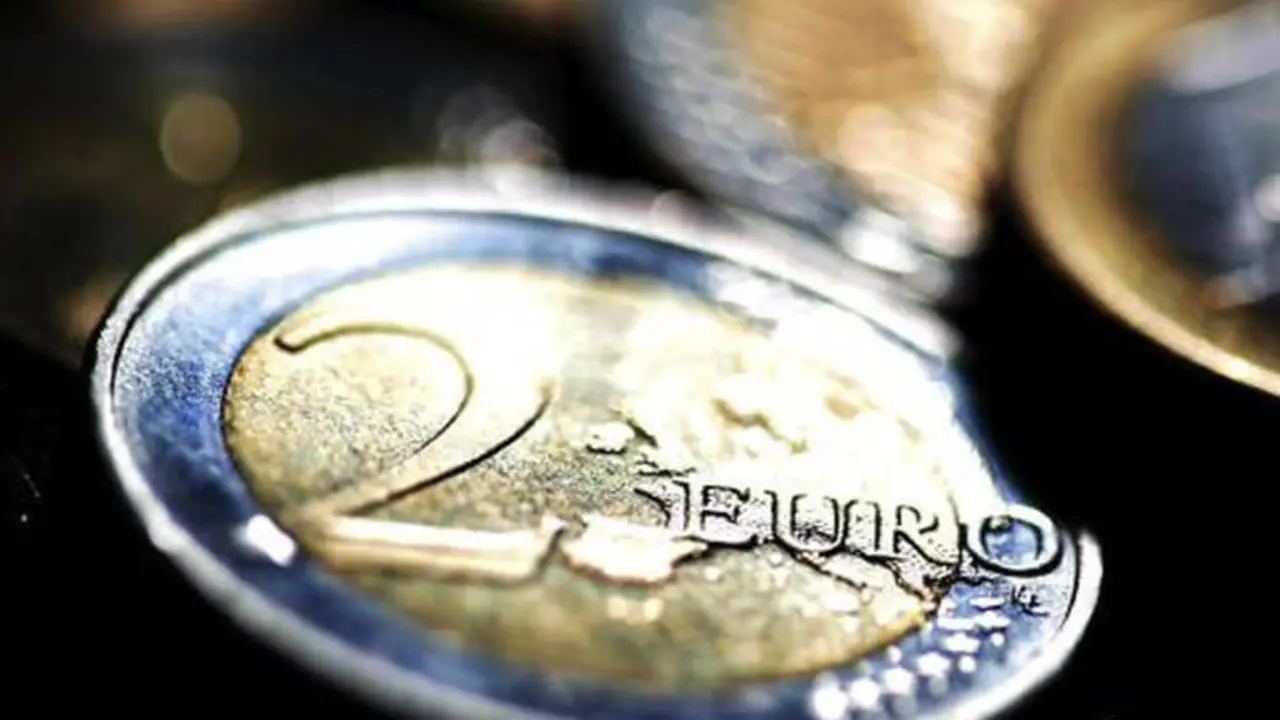 <p> Moneda de dos euros </p>