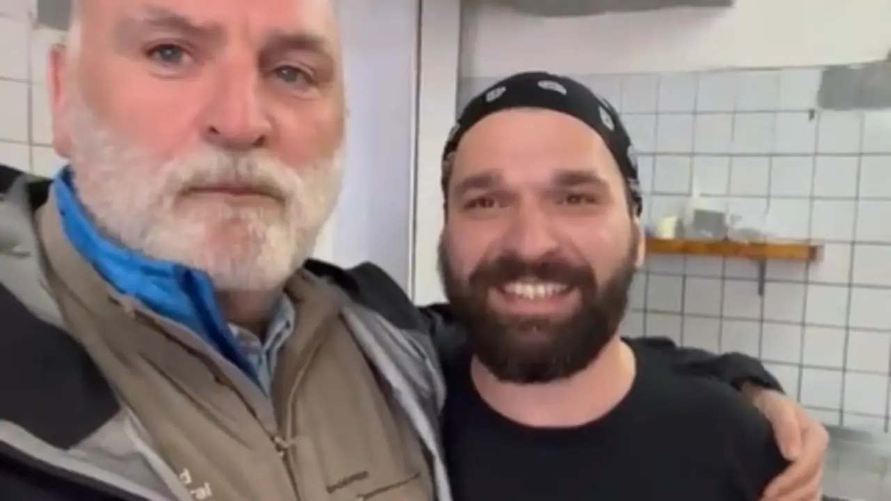 <p> El chef Jos&eacute; Andr&eacute;s en una de las cocinas situadas en Ucrania | @chefjoseandres </p>