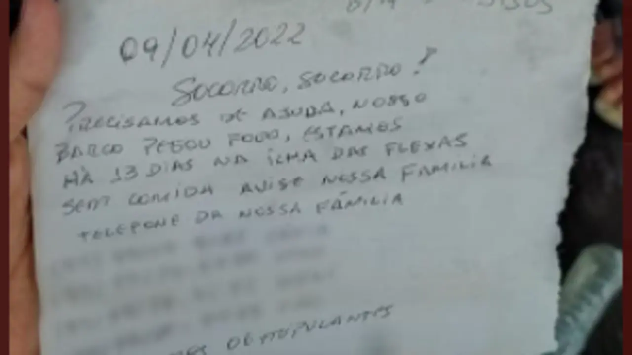 <p> Nota dentro de la botella  |@marmilbr </p>