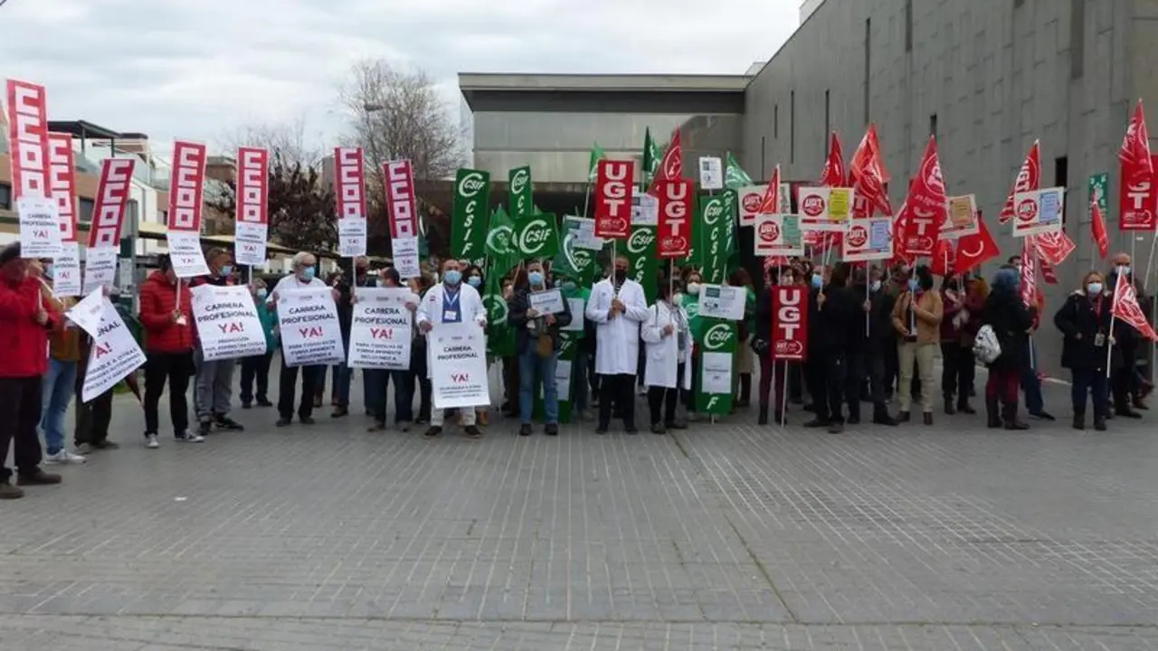 <p> CSIF, CCOO Y UGT contin&uacute;an las movilizaciones para exigir la aplicaci&oacute;n del Acuerdo de 29 de julio de 2021 sobre Carrera Profesional </p>
