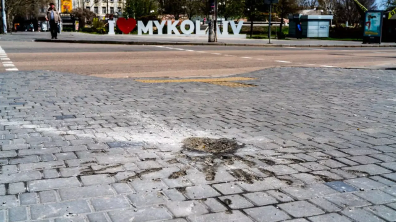 <p> Restos de munici&oacute;n de racimo en Mikolaiv. Fuente: Europa Press </p>