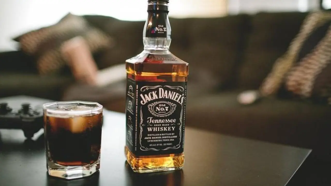 <p> Botella de Whisky Jack Daniels - Imagen de Archivo </p>