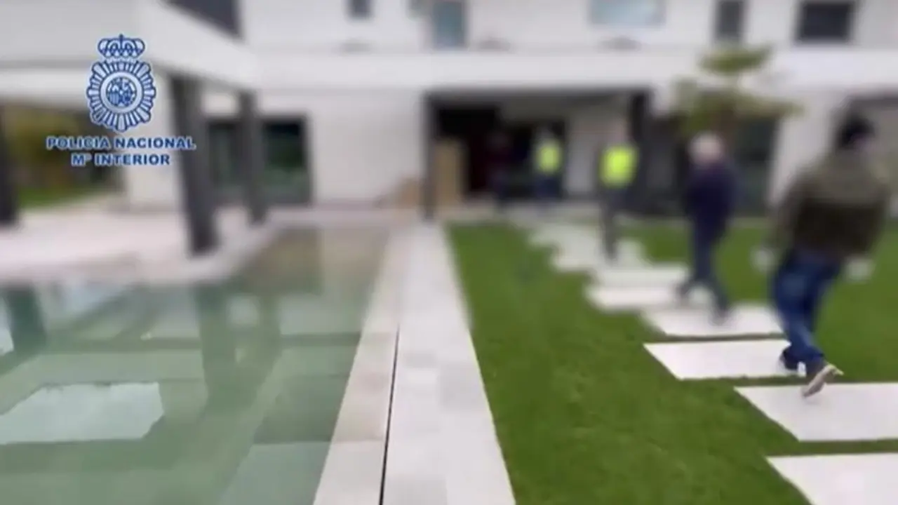 <p> F02AE8A4-39C4-4577-9D4C-F5059A85F3BA </p>