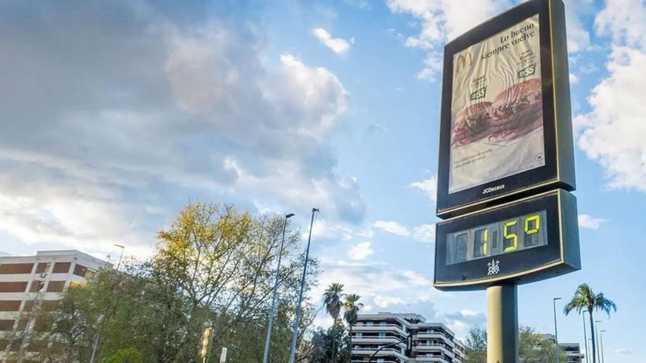 <p> El tiempo en C&oacute;rdoba. / Jos&eacute; Le&oacute;n. </p>