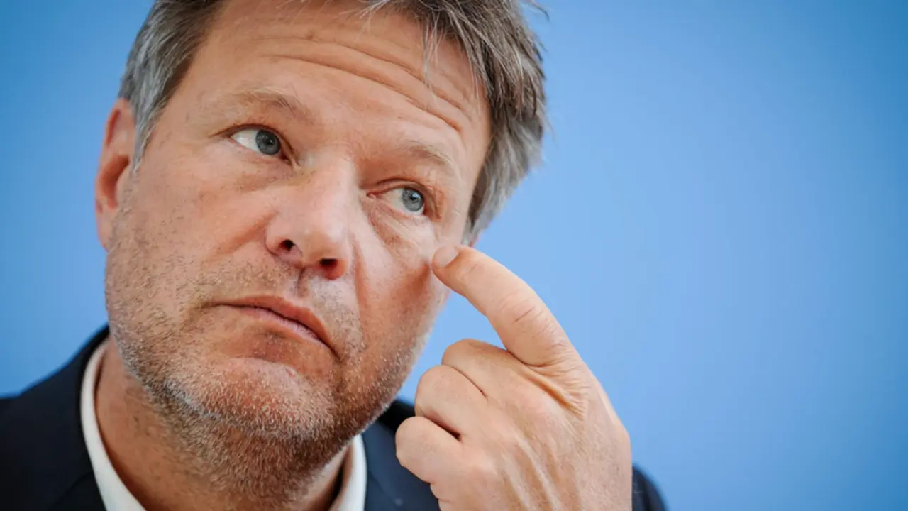 <p> 27 April 2022, Berlin: German Minister for Economic Affairs and Climate Protection, Robert Habeck, holds a press conference to present the spring economic projection. It is expected that the economic forecast will be significantly lowered due to the conse - Kay Nietfeld/dpa </p>