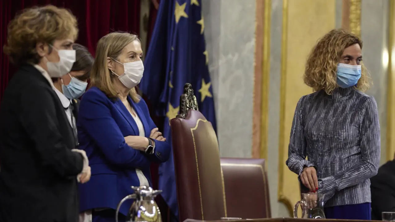 <p> Archivo - La presidenta del Congreso, Meritxell Batet, junto con las vicepresidentas, Ana Pastor y Gloria Elizo. - Jes&uacute;s Hell&iacute;n - Europa Press - Archivo </p>