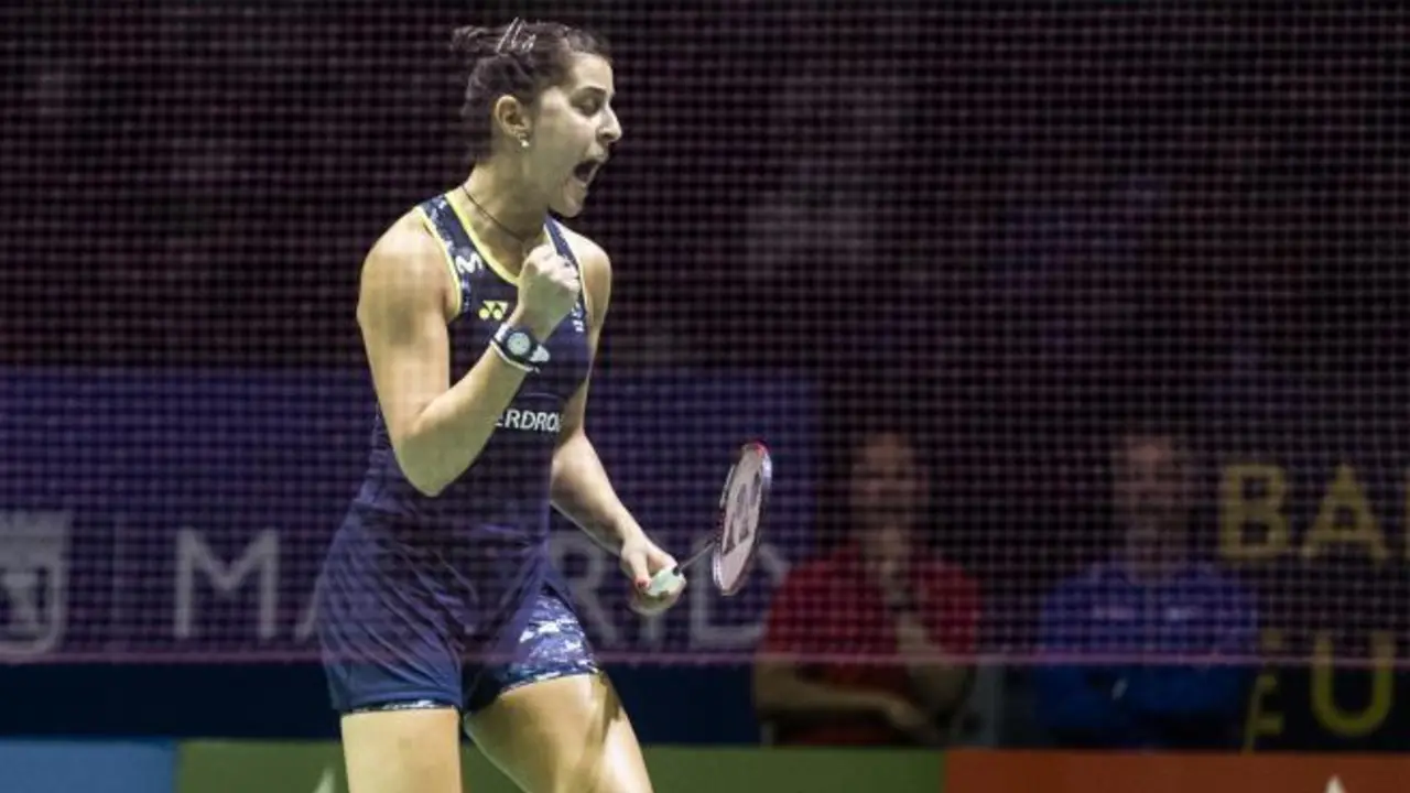 <p> Carolina Mar&iacute;n celebrando un punto en su regreso </p>