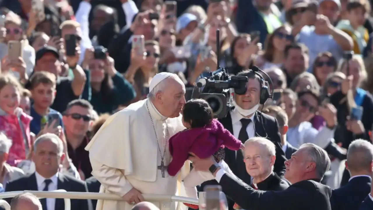 <p> El Papa a su llegada a la audiencia general de este mi&eacute;rcoles. Fuente: Europa Press </p>