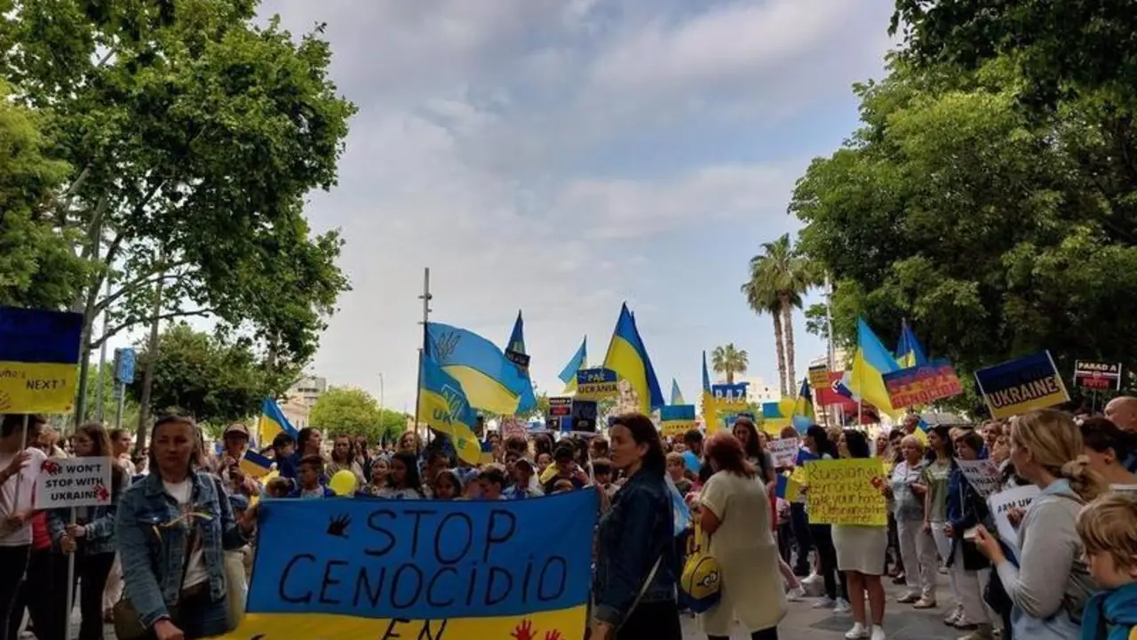 <p> Cientos de personas se manifiestan este s&aacute;bado en Palma contra la guerra en Ucrania </p>