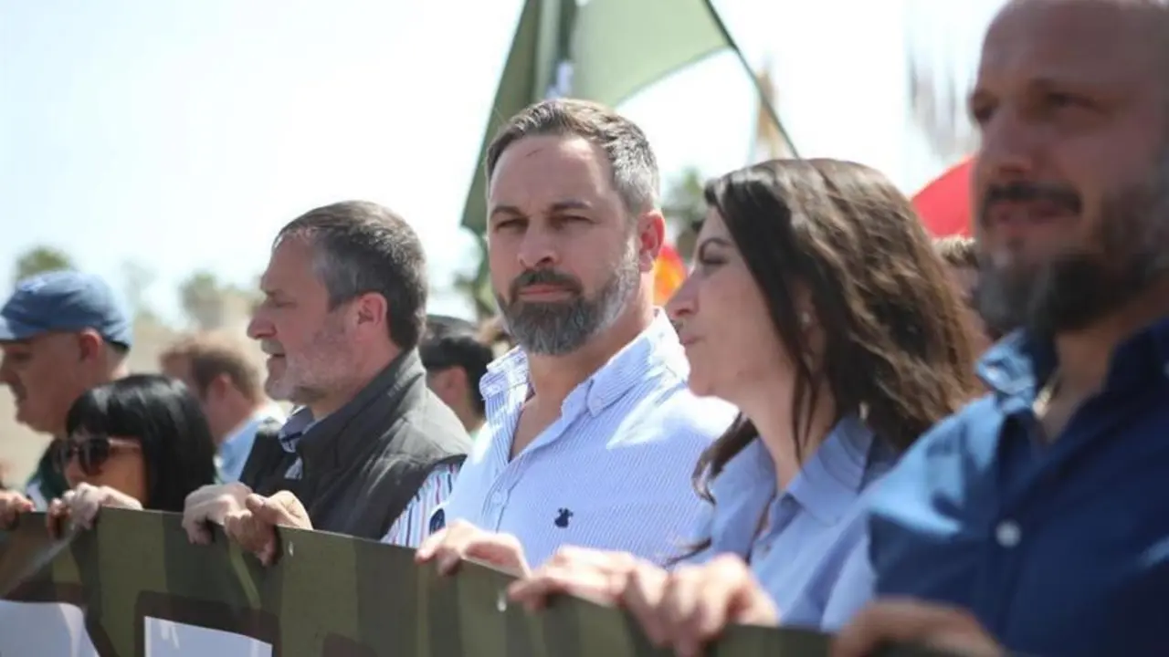 <p> El presidente nacional de Vox, Santiago Abascal, en el acto celebrado en C&aacute;diz con motivo del 1 de Mayo - NACHO FRADE </p>
