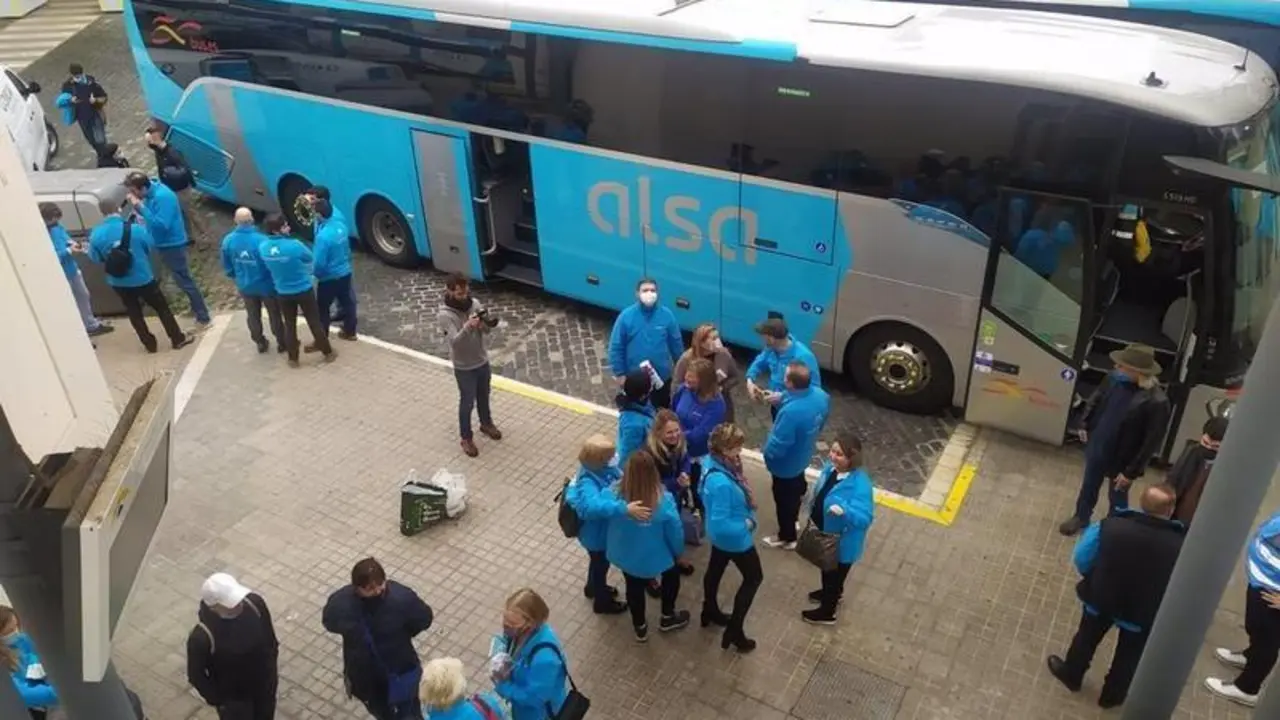 <p> Voluntarios de CaixaBank </p>