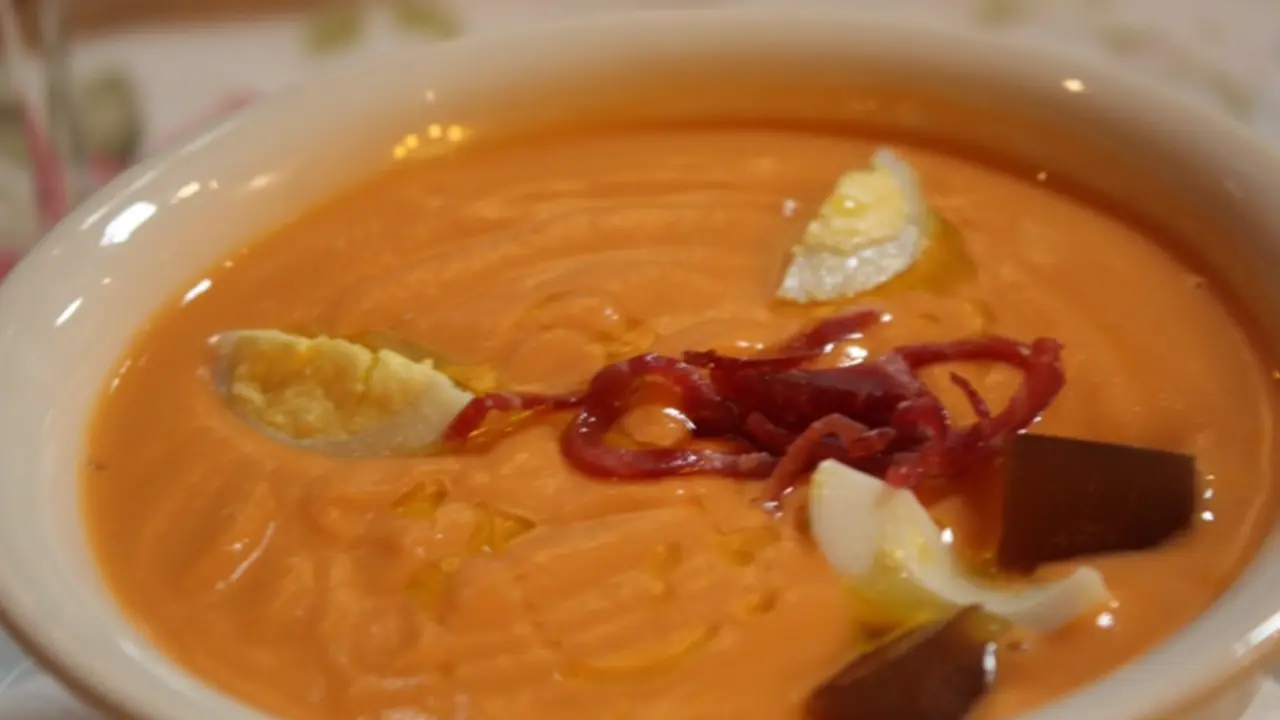 <p> El salmorejo aporta fermentos activos y es fuente de probi&oacute;ticos para personas intolerantes a la lactosa o con hipercolesterolemia. - CSIC </p>