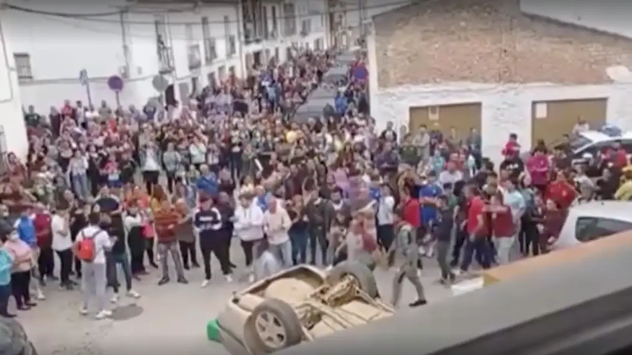 <p> Vecinos de Casariche </p>