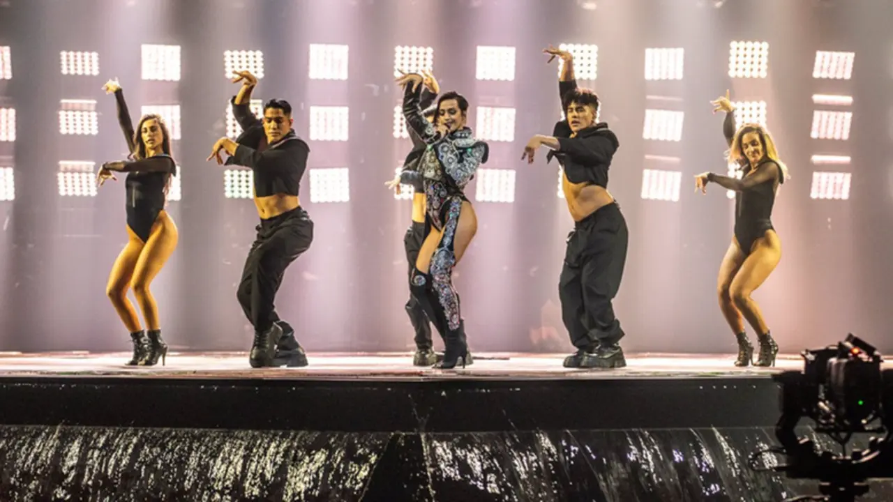 <p> La representante de Espa&ntilde;a en Eurovisi&oacute;n, Chanel, sobre el escenario del festival. - RTVE </p>