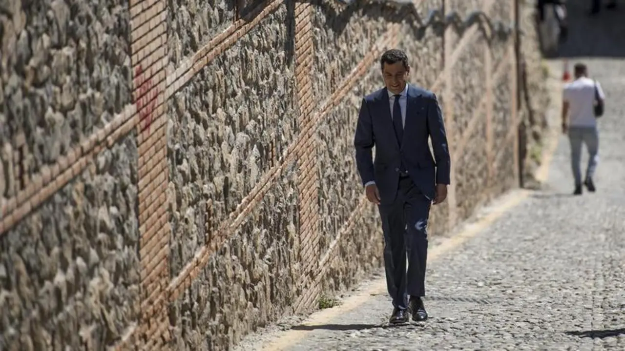 <p> El presidente del PP-A y de la Junta, Juanma Moreno, durante el acto de presentaci&oacute;n de los candidatos cabezas de lista de su partido por las ocho provincias a las elecciones andaluzas a11 de mayo del 2022 en Granada (Andaluc&iacute;a, Espa&ntilde;a) - &Aacute;lex C&aacute;mara - Europa Press </p>