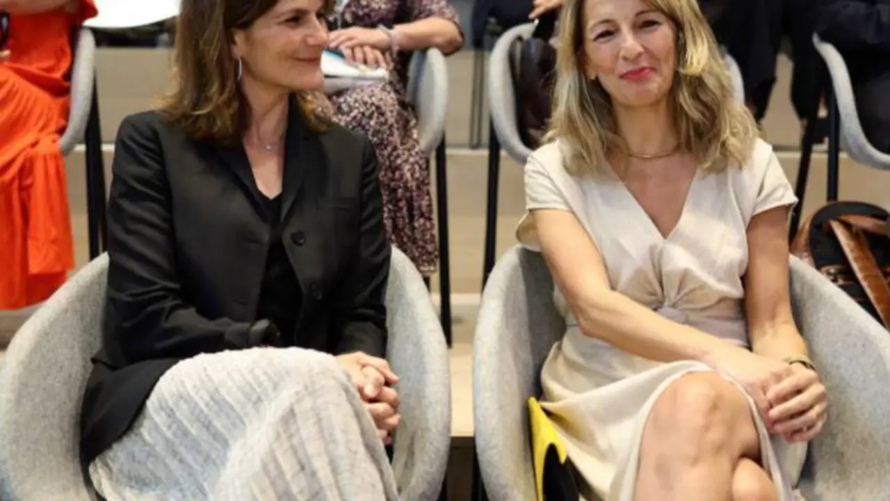 <p> La directora general de Google para Espa&ntilde;a y Portugal, Fuencisla Clemares (i), y la vicepresidenta segunda y Ministra de Trabajo, Yolanda D&iacute;az, en la presentaci&oacute;n de Google Espa&ntilde;a, en la sede de Google for Startups, a 20 de mayo de 2022, en Madrid </p>