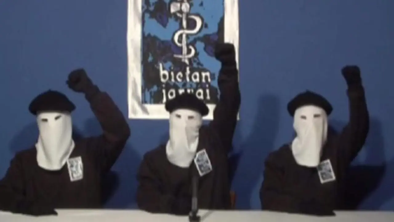 <p> ETA anuncia cese definitivo de su actividad armada </p>