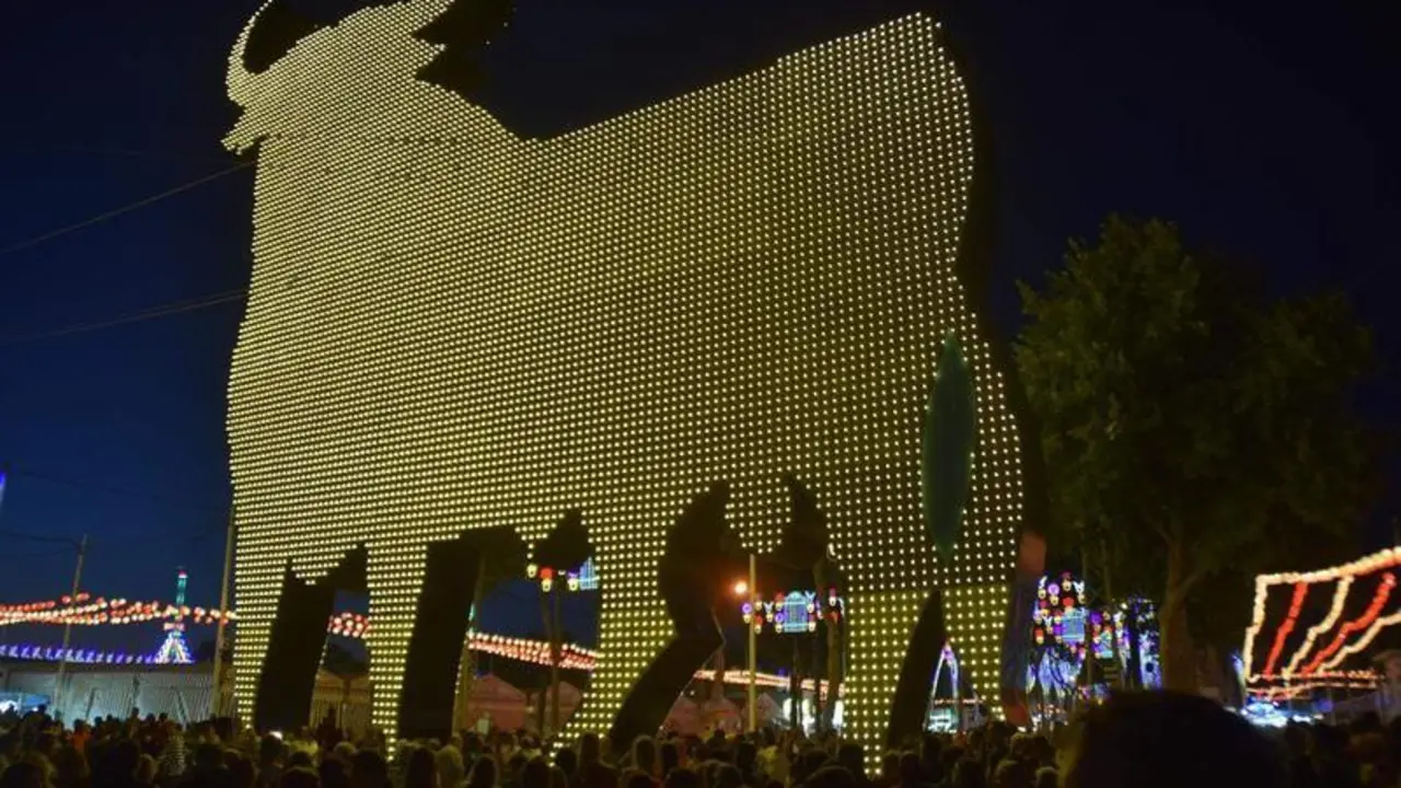 <p> El emblem&aacute;tico toro ser&aacute; un a&ntilde;o m&aacute;s la portada de Las Banderas, hecho que sucede desde que Ximenez Group la fabricara en el a&ntilde;o 2015 </p>