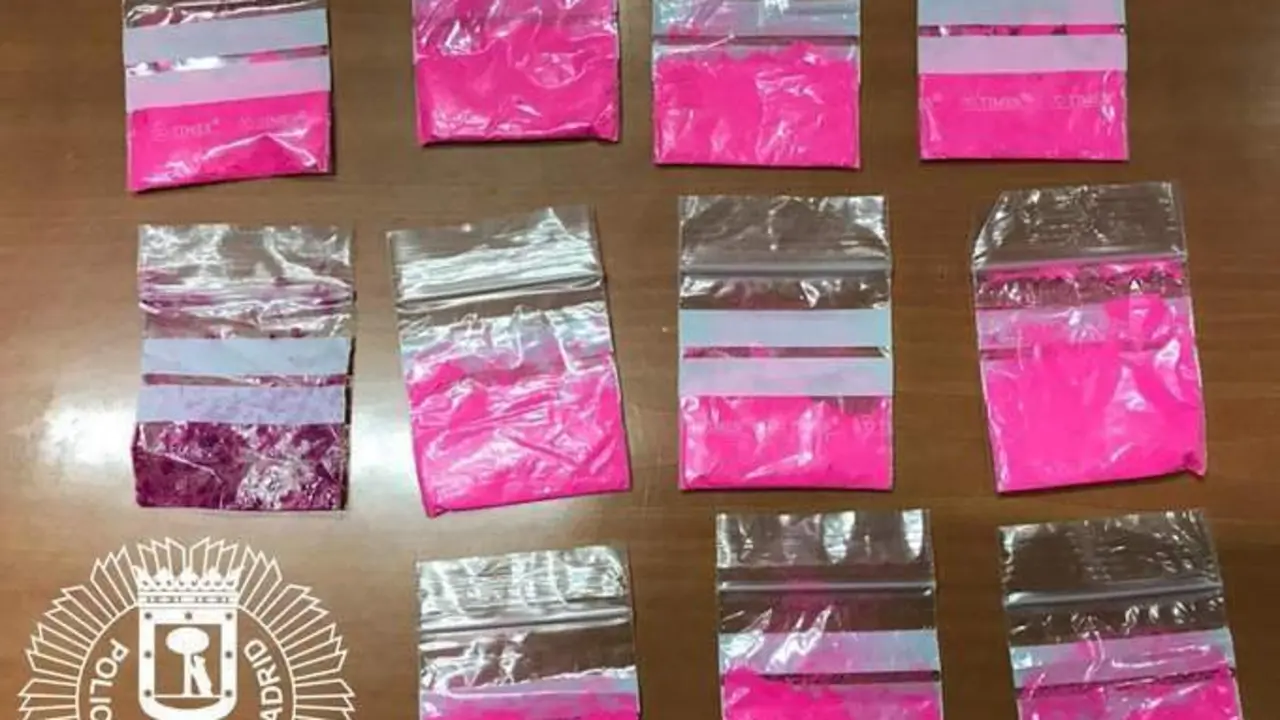 <p> Coca&iacute;na Rosa o Tusi incautaba por la Polic&iacute;a Municipal de Madrid. Fuente Twitter @policiademadrid </p>