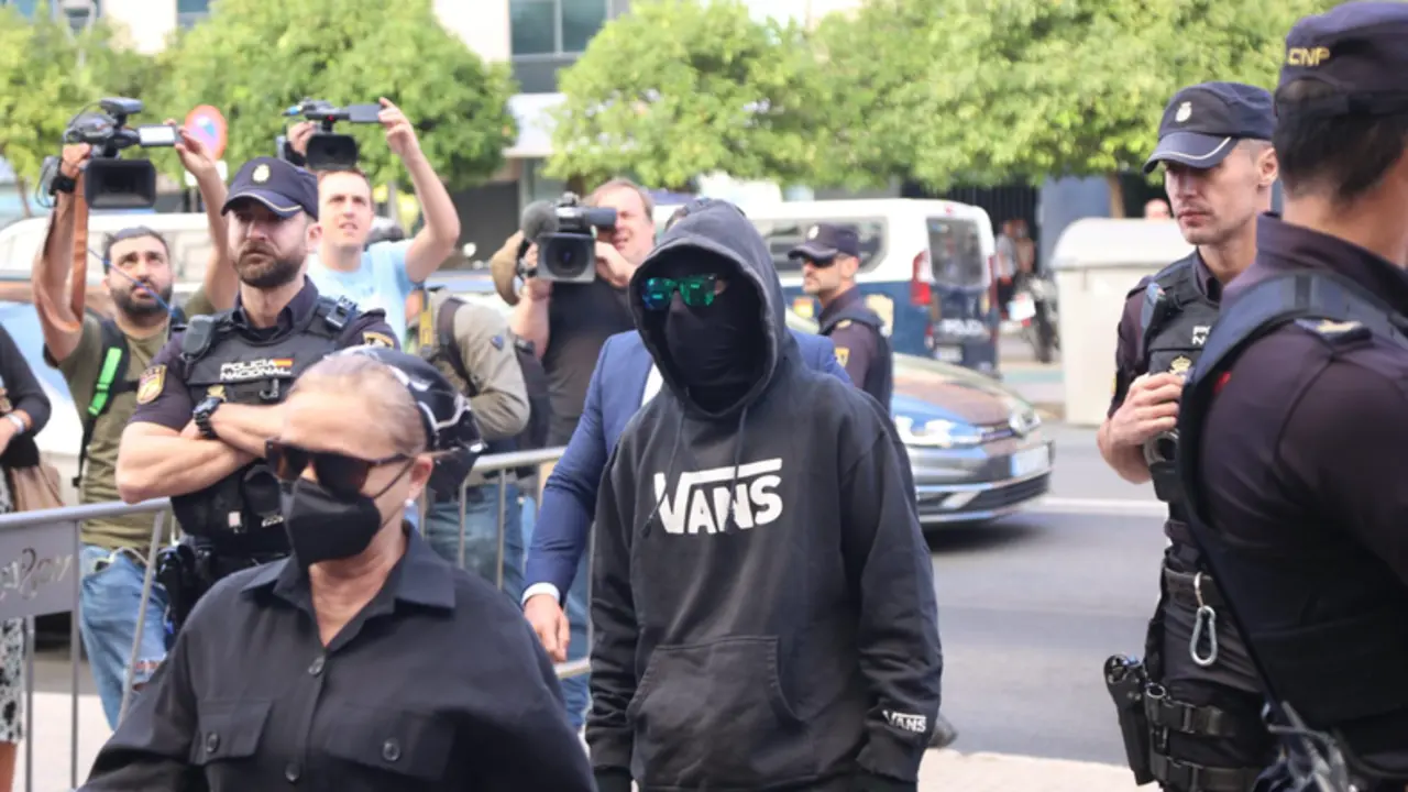 <p> Llegada de el 'Cuco' a la Audiencia de Sevilla. - JOAQU&Iacute;N CORCHERO-EUROPA PRESS </p>