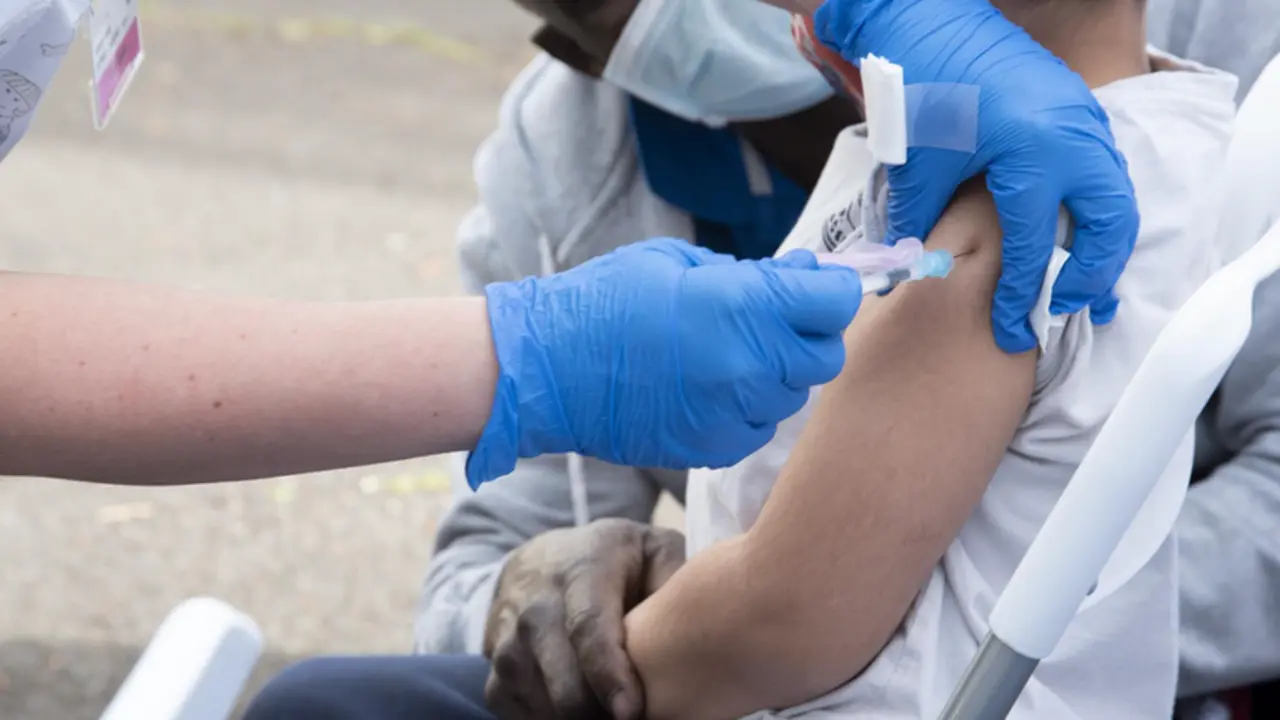 <p> Un ni&ntilde;o es vacunado de Covid-19 - Europa Press </p>