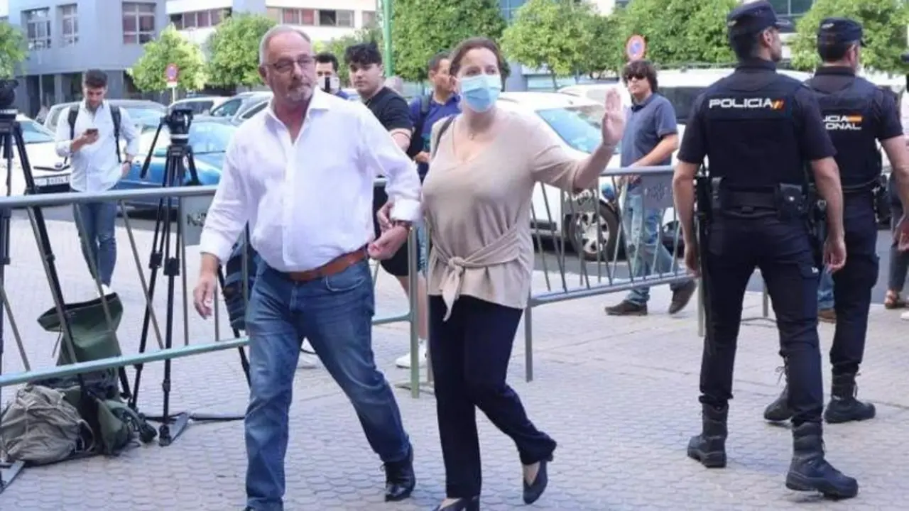 <p> Los padres de Marta del Castillo entrando al juzgado - Archivo - Europa Press </p>