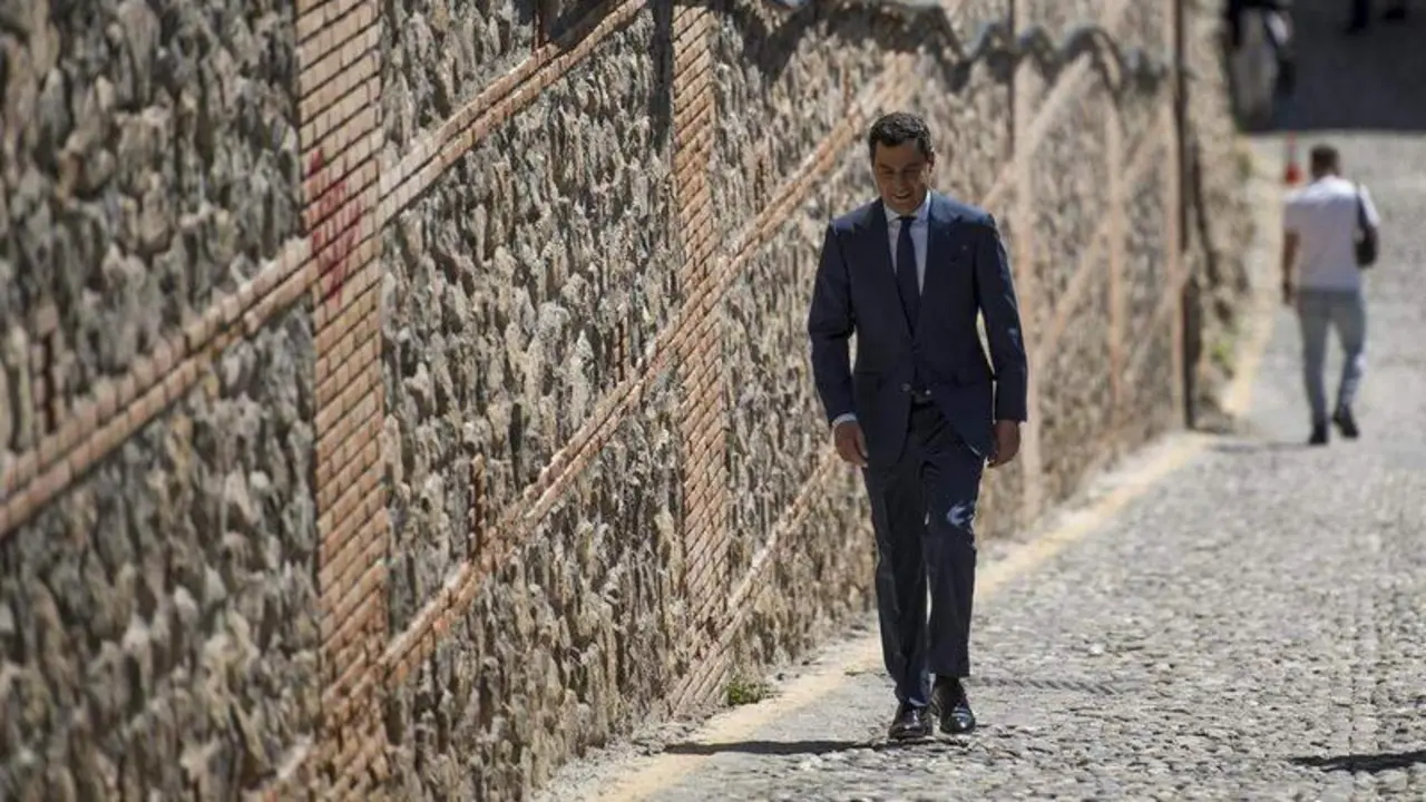 <p> El presidente del PP-A y de la Junta, Juanma Moreno, durante el acto de presentaci&oacute;n de los candidatos cabezas de lista de su partido por las ocho provincias a las elecciones andaluzas a11 de mayo del 2022 en Granada (Andaluc&iacute;a, Espa&ntilde;a) - &Aacute;lex C&aacute;mara - Europa Press </p>