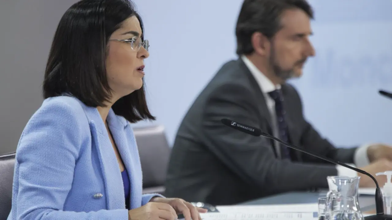 <p> La ministra de Sanidad, Carolina Darias, y el director del Instituto Sanitario Carlos III, Crist&oacute;bal Belda, participan en la rueda de prensa posterior al Consejo Interterritorial del SNS, a 25 de mayo de 2022, en Madrid (Espa&ntilde;a). - Jes&uacute;s Hell&iacute;n - Europa Press </p>