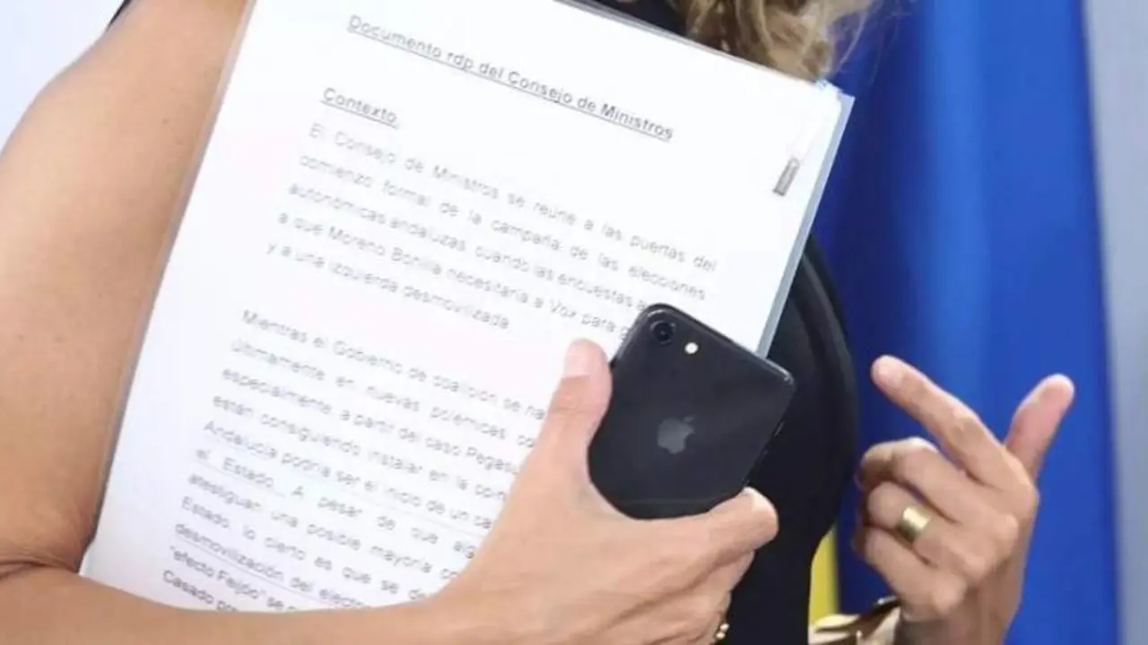 <p> Captura del documento que sosten&iacute;a Yolanda D&iacute;az en la rueda de prensa en Moncloa - EDUARDO PARRA - EUROPA PRESS </p>