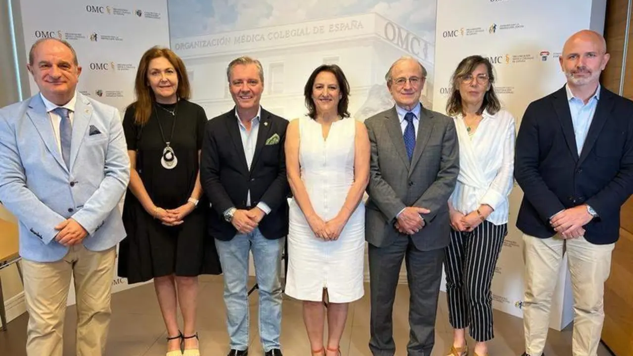 <p> De derecha a izquierda: Gonzalo Bajo, gerente del colegio de M&eacute;dicos de C&oacute;rdoba; Rosa Arroyo Castillo (Vicesecretaria CGCOM); Eduard Scrich, Nombrado presidente del comit&eacute; cient&iacute;fico de las jornadas; M&ordf; del Carmen Arias Blanco (Presidenta del Colegio de M&eacute;dicos de C&oacute;rdoba);  Jos&eacute; Manuel Bajo, secretario de la DO Baena; Isabel Moya Garc&iacute;a (Vicepresidenta Primera de la OMC -CGCOM consejo general de colegios oficiales de m&eacute;dicos; Carmelo Paniagua, presidente del comit&eacute; de nutrici&oacute;n del COE. </p>
