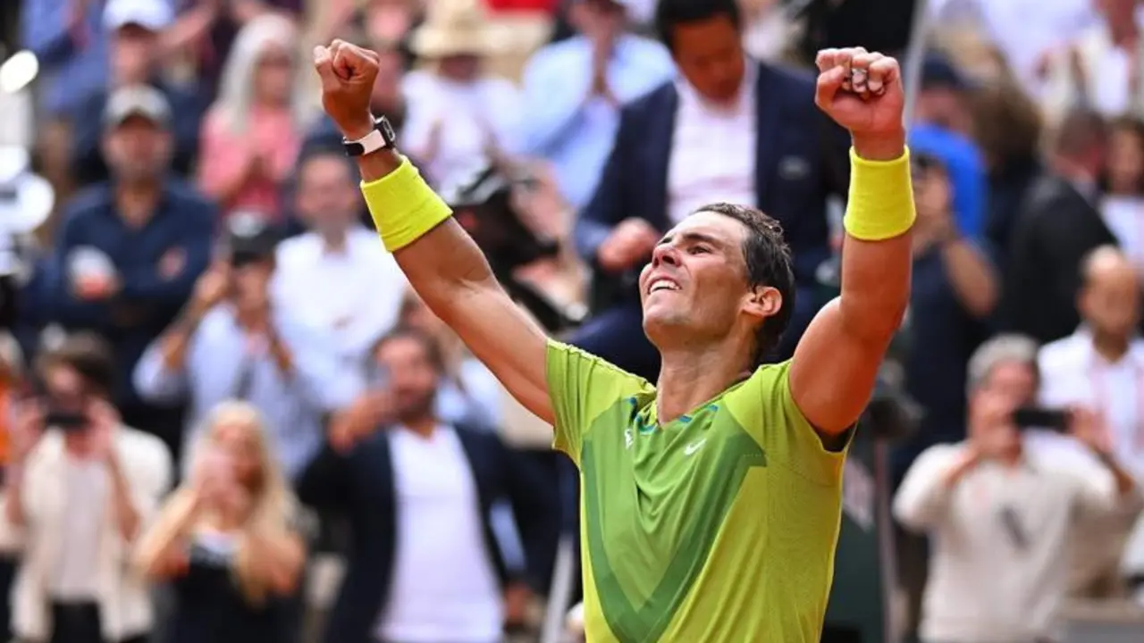 <p> Rafa Nadal celebrando su victoria en la final de Roland Garros </p>