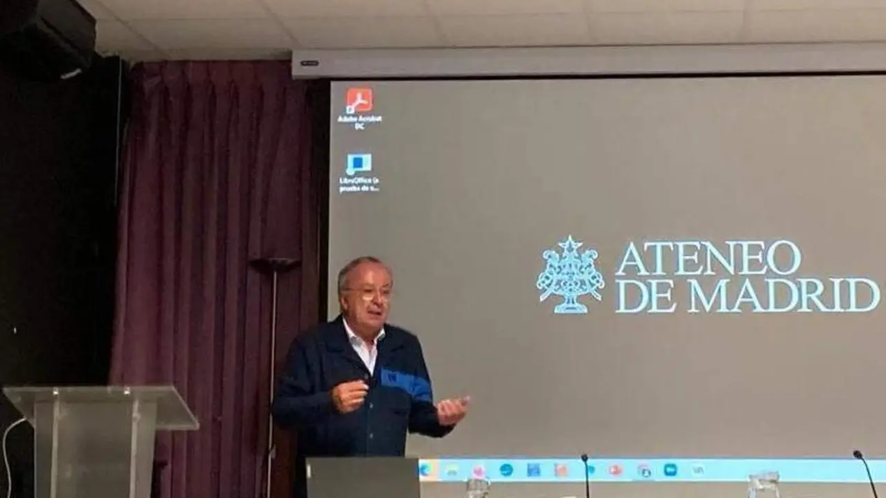 <p> El experto en comunicaci&oacute;n sanitaria Julio Garc&iacute;a sent&oacute; las bases de la comunicaci&oacute;n m&eacute;dico-paciente en el Ateneo de de Madrid </p>