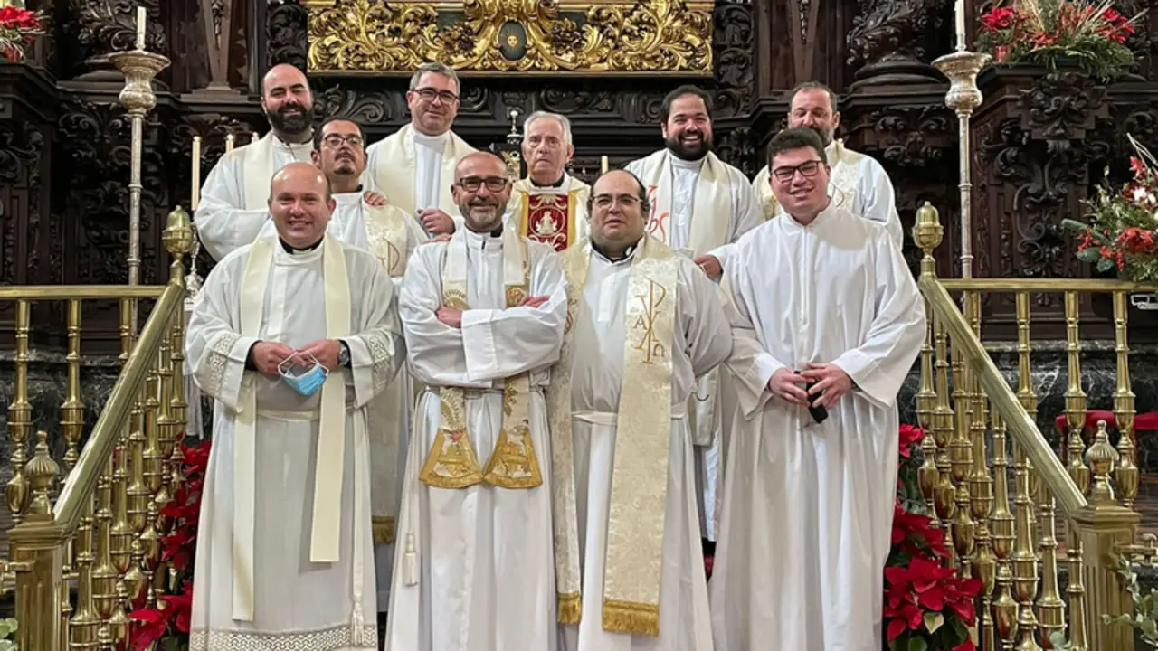 <p> Sacerdotes de la di&oacute;cesis de C&oacute;rdoba celebrando el cumplea&ntilde;os del p&aacute;rroco de La Compa&ntilde;&iacute;a. Fuente: Di&oacute;cesis de C&oacute;rdoba diocesisdecordoba.com </p>