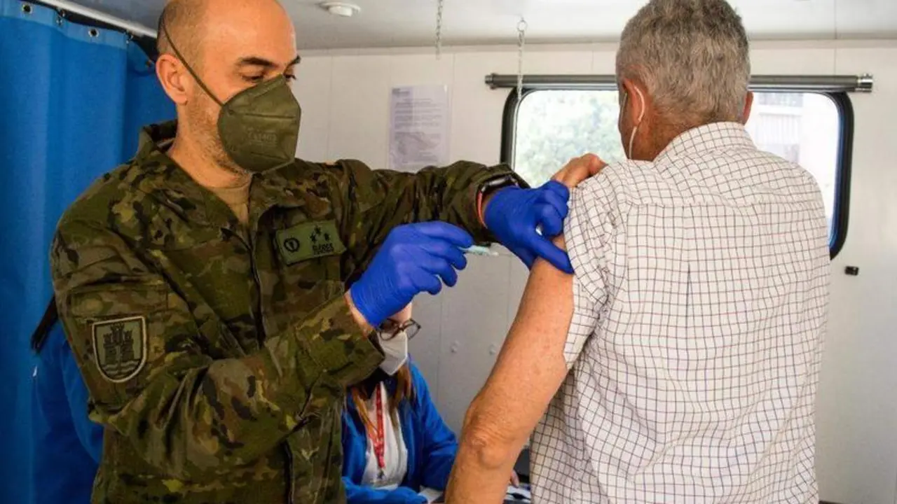 <p> Brigada Guzm&aacute;n el Bueno X administrando vacunas frente al Covid-19 </p>