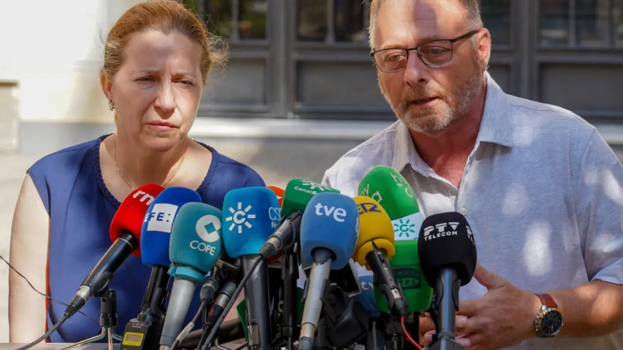 <p> Los padres de Marta del Castillo, en rueda de prensa sobre la condena por falso testimonio a Francisco Javier Garc&iacute;a, conocido como el Cuco, y su madre - Eduardo Briones - Europa Press </p>