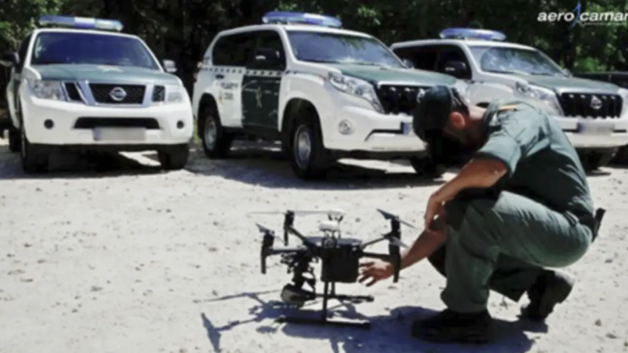<p> Guardia Civil con drones </p>