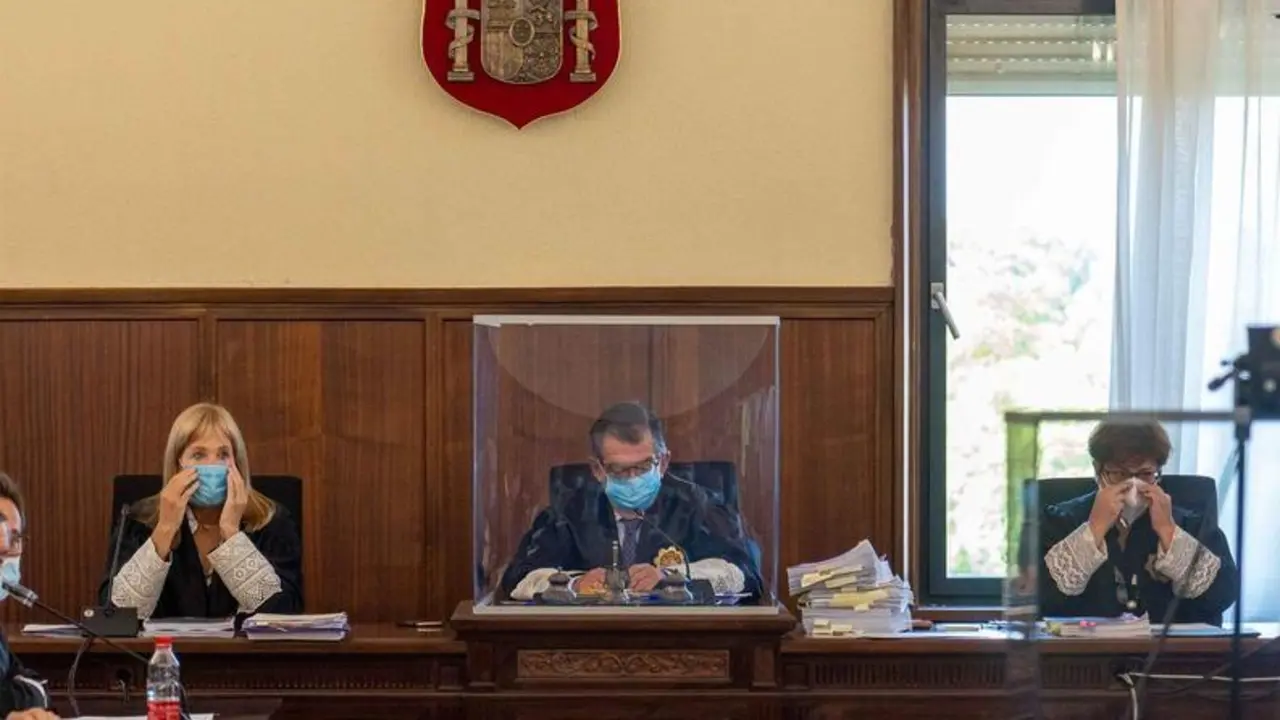 <p> Archivo - Imagen de un tribunal en la Audiencia de Sevilla - Eduardo Briones - Europa Press - Archivo </p>