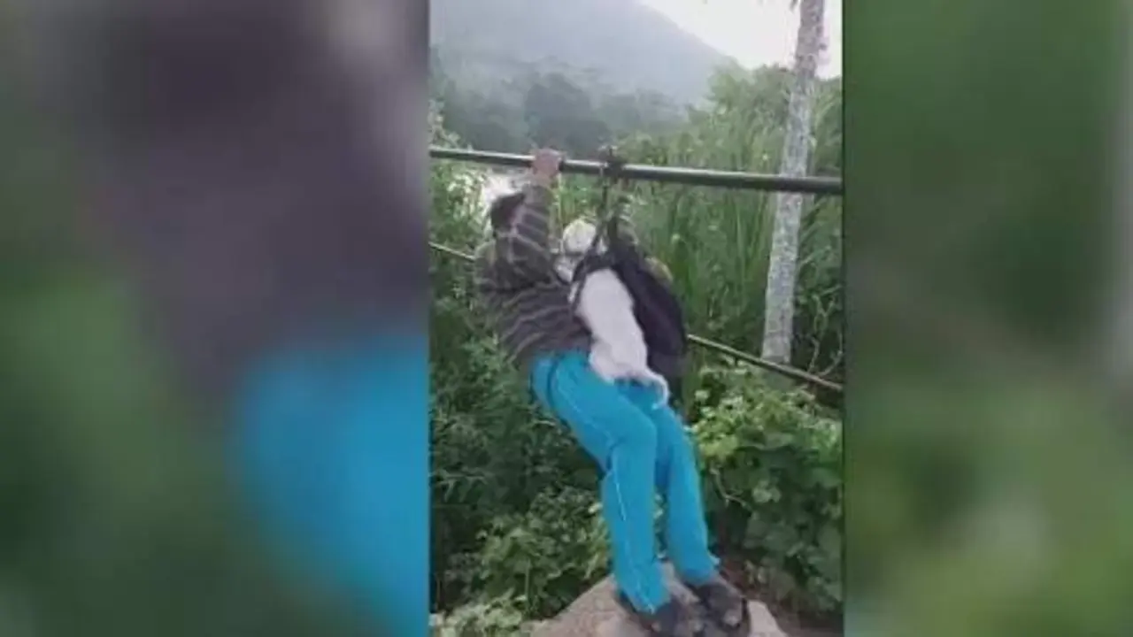 <p> Cruzando un r&iacute;o en tirolina junto a su perro | Mascotas adorables - YOUTUBE - VIDELO </p>