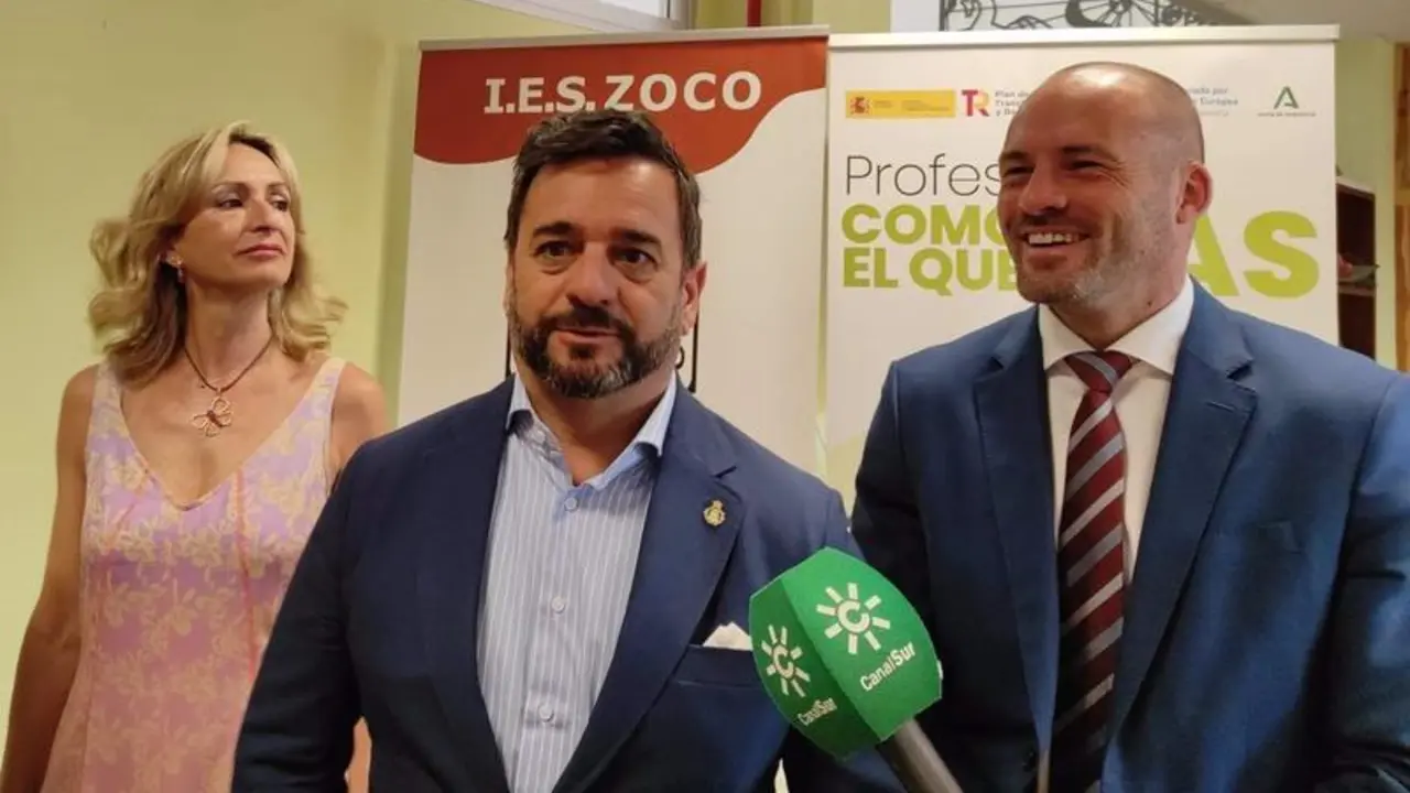 <p> El consejero de Educaci&oacute;n y Deporte de la Junta, Manuel Alejandro Cardenete, atiende a los medios de comunicaci&oacute;n. - EUROPA PRESS </p>