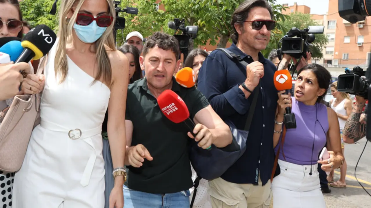 <p> Arancha Palomino y Luis Lorenzo a la salida del juzgado. - Antonio Guti&eacute;rrez - Europa Press </p>