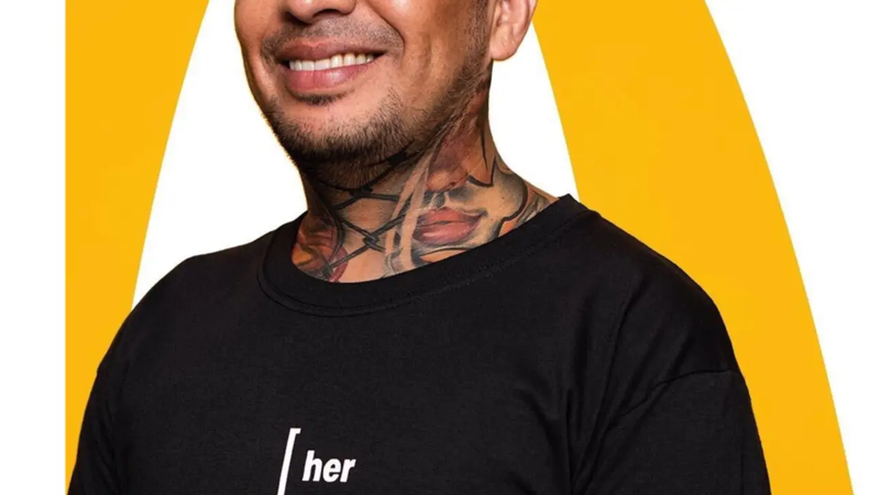 <p> Camiseta de la campa&ntilde;a de empleo 'Seas como seas, McDonald's va contigo' - MCDONALD'S </p>