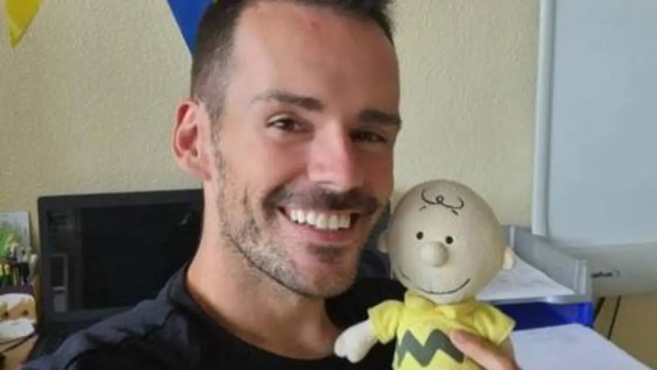 <p> El profesor Carlos. </p>