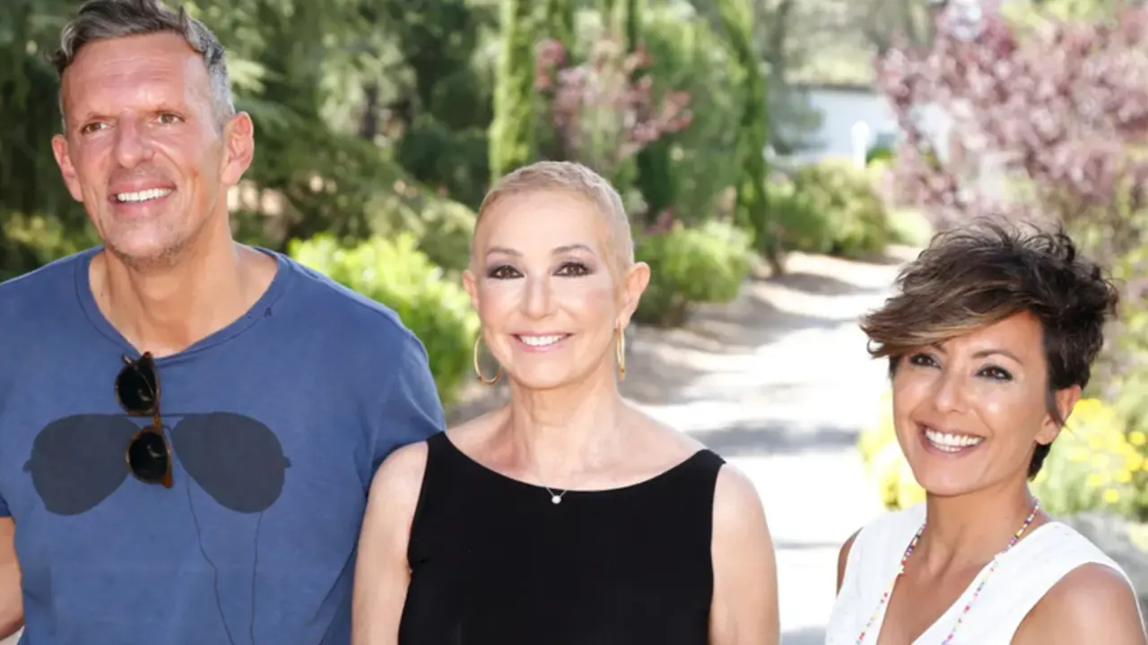 <p> Ana Rosa junto a Joaqu&iacute;n Prat y Sonsoles &Oacute;nega </p>