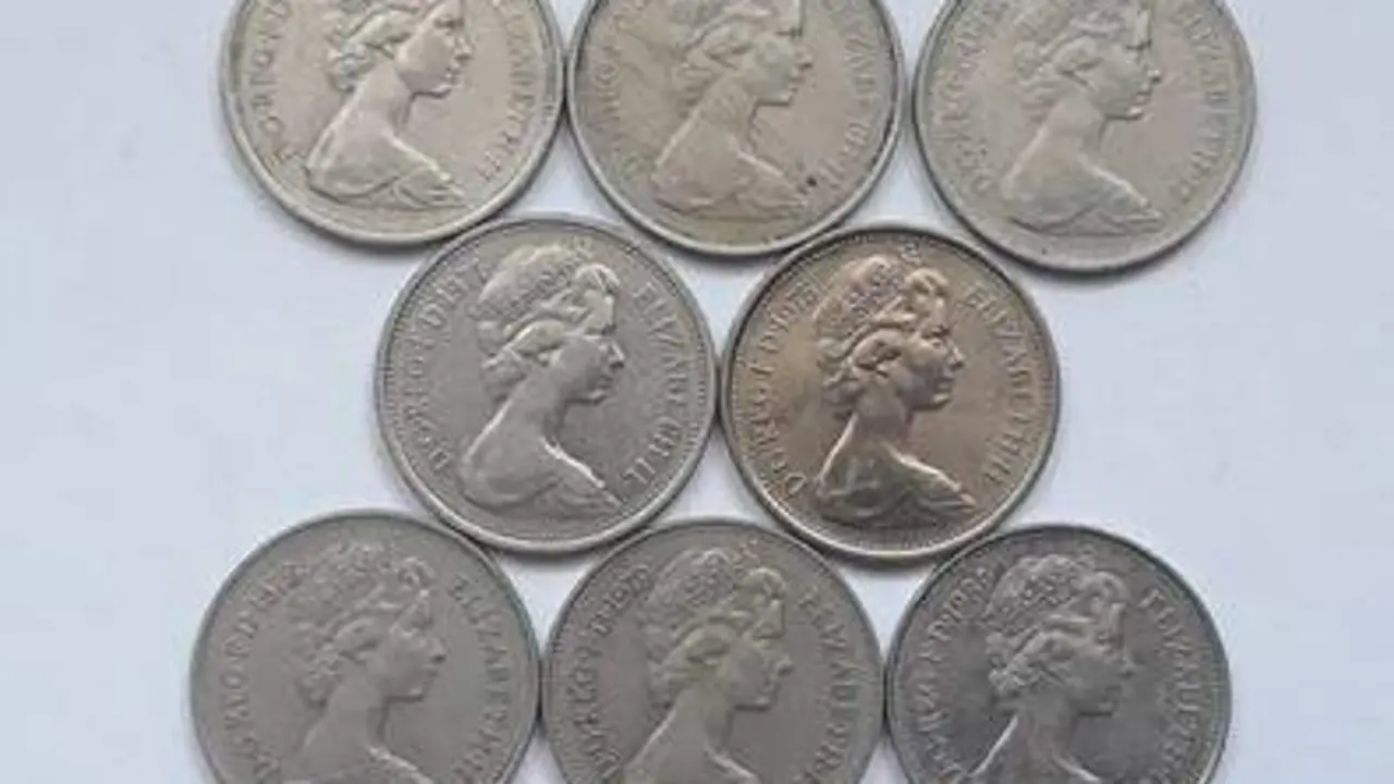 <p> Monedas de 5 peniques </p>