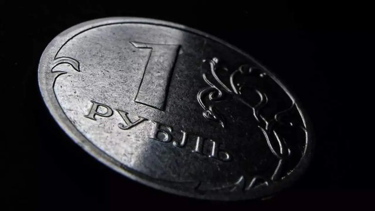 <p> Archivo - Rublo ruso - Europa Press </p>