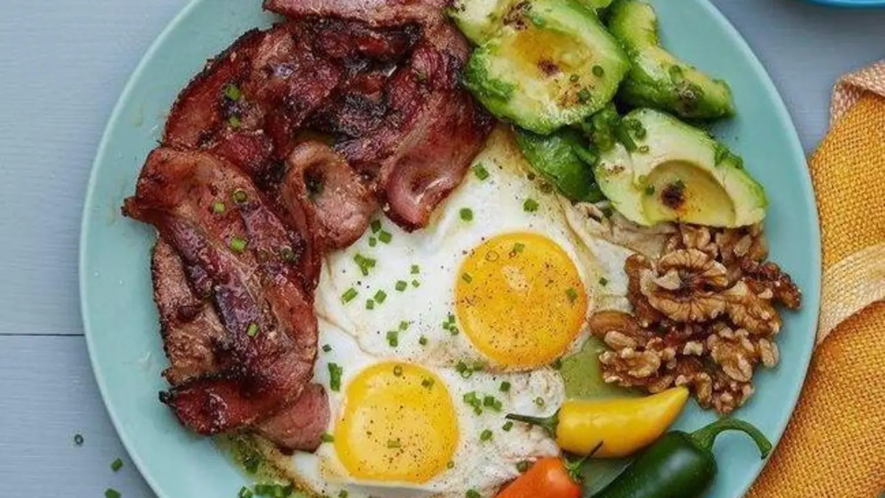<p> Plato de comida basado en la dieta keto. Pinterest. </p>