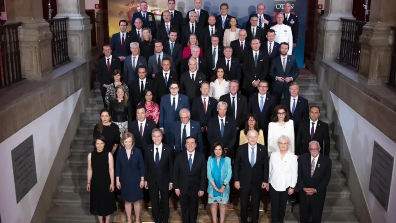 <p> Cena en el Palacio de Santa Cruz, sede del Ministerio de Asuntos Exteriores, Uni&oacute;n Europea y Cooperaci&oacute;n de Espa&ntilde;a, con los ministros de Exteriores y Defensa de la OTAN - MINISTERIO DE ASUNTOS EXTERIORES, UE Y COOPERACI&Oacute;N </p>